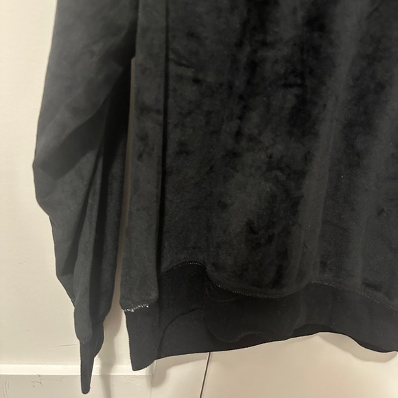 Disney Black Silver Mickey Mouse Velour Crewneck Sweater Size Large Women’s - Picture 7 of 7